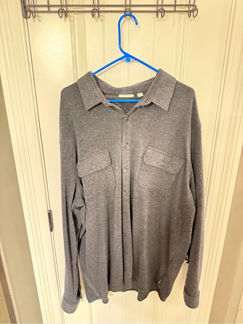 Men's Gray Knit Button-Down Shirt with Chest Pockets